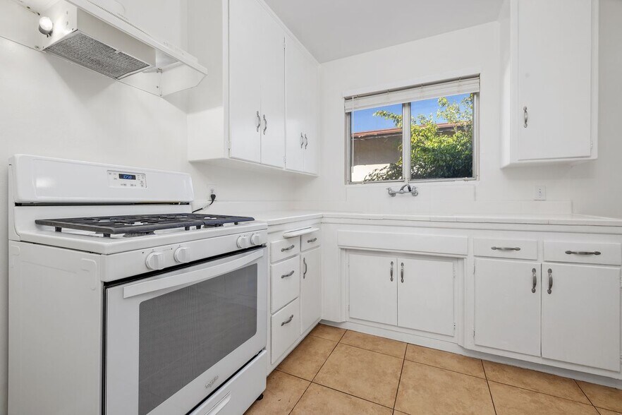 More Photos Of 316 S Doheny Dr, Beverly Hills Apartments For Sale