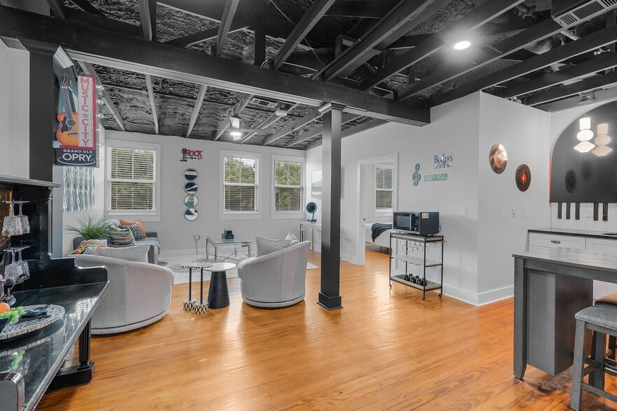 More Photos Of 156 Camellia St, Biloxi General Retail For Sale