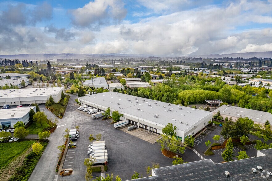 More Photos Of 19901-19999 SW 95th Pl, Tualatin Warehouse For Lease