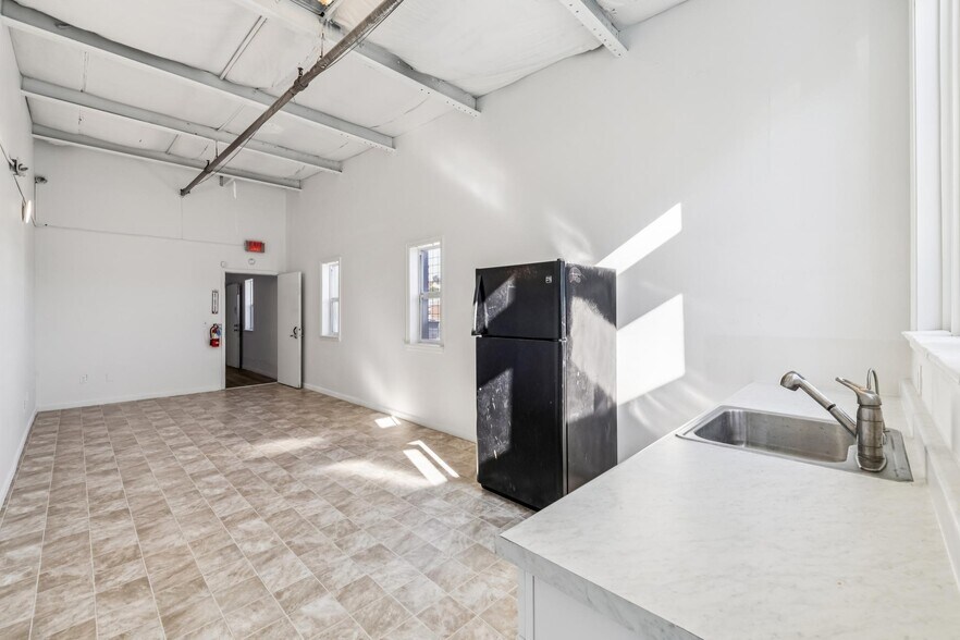 More Photos Of 2250 Jerrold Ave, San Francisco Warehouse For Sale