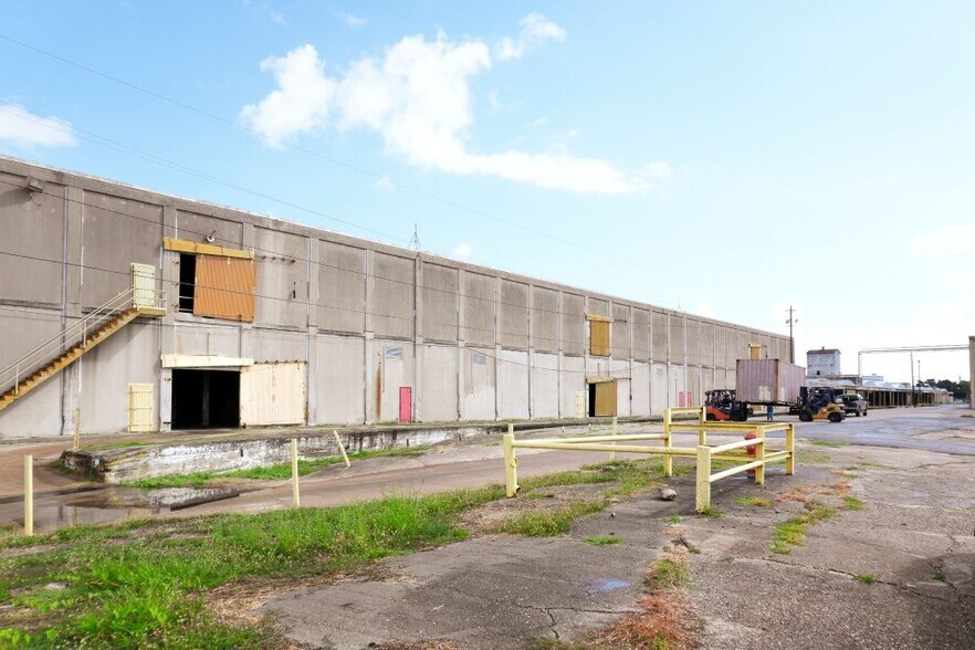 More Photos Of 201 N 19th St, Corpus Christi Warehouse For Lease