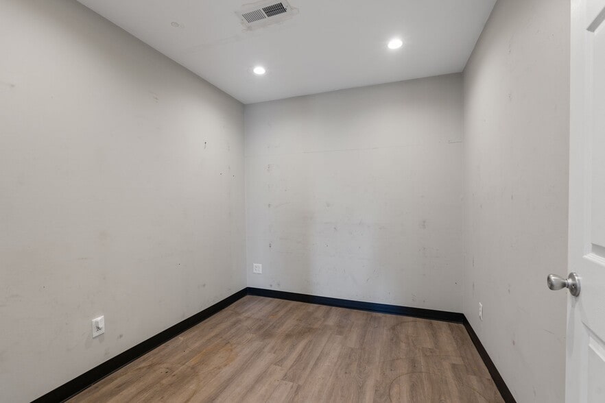 More Photos Of 5409 Charlotte Pike, Nashville Auto Dealership For Lease