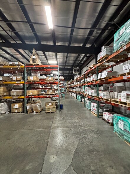 More Photos Of 4451 112th St, Urbandale Distribution For Lease