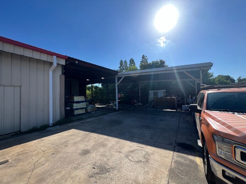 More Photos Of 5208 St Paul St, Tampa Warehouse For Lease