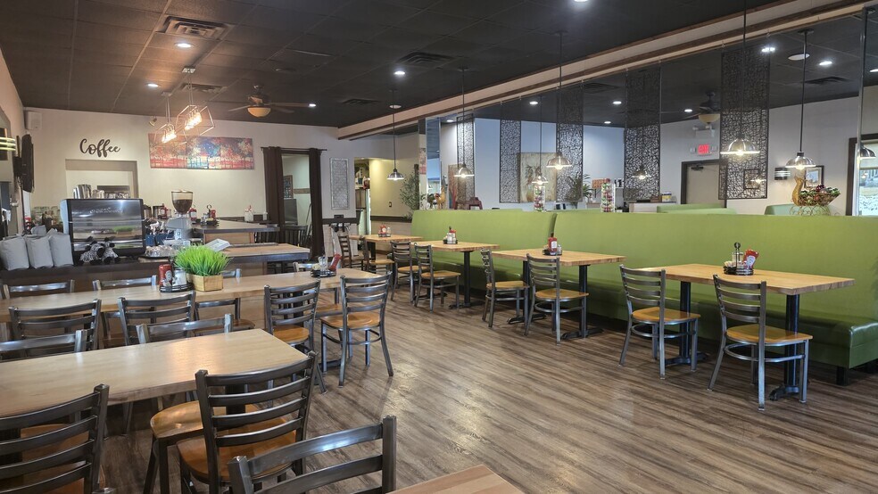 More Photos Of 1146 Macarthur Rd, Whitehall Restaurant For Lease