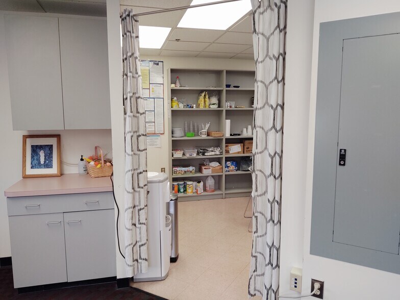 More Photos Of 7350 Van Dusen Rd, Laurel Medical For Sale