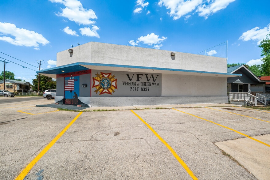 More Photos Of 2541 W Southcross Blvd, San Antonio General Retail For Lease