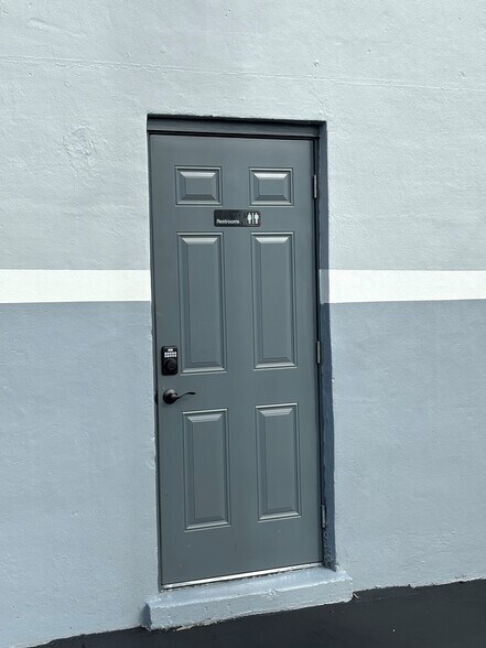 More Photos Of 133 SE 4th St, Deerfield Beach Self Storage For Lease