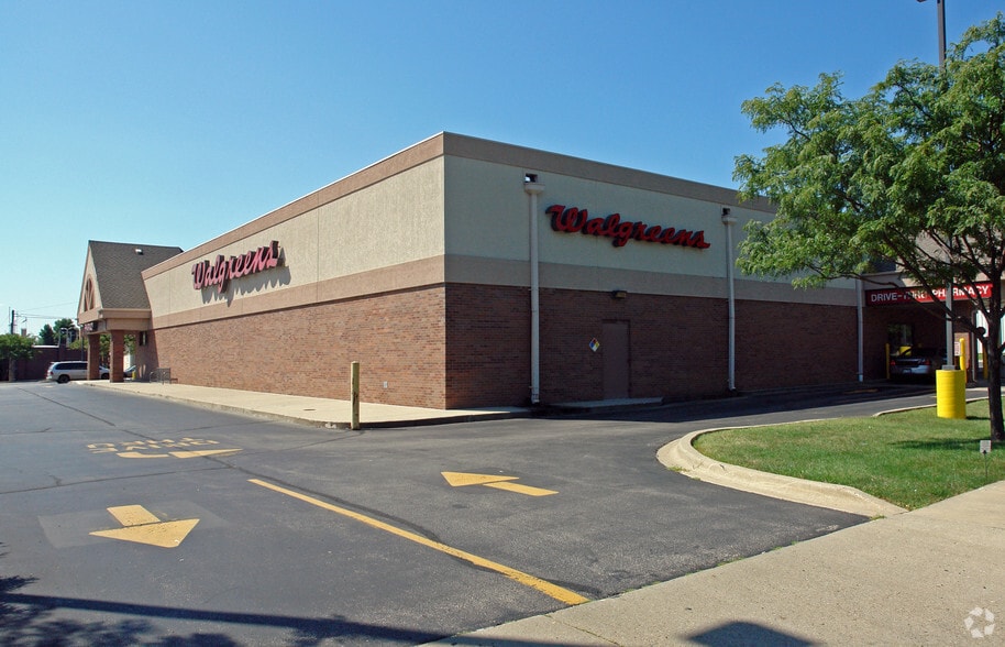 More Photos Of 2515 N Knoxville Ave, Peoria Drugstore For Lease