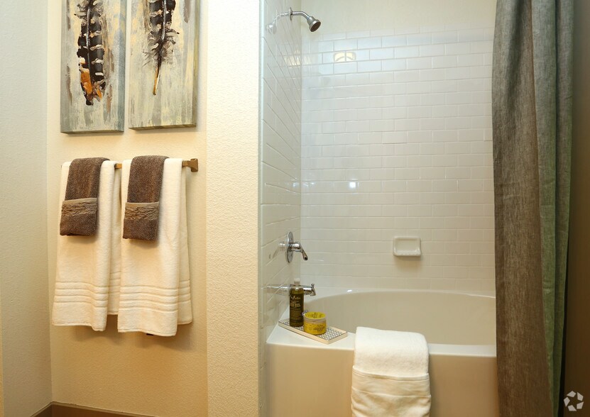 More Photos Of 403 E Koenig Ln, Austin Apartments For Lease