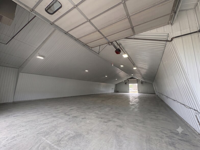 More Photos Of 925 E Melendy St, Ludington Warehouse For Lease