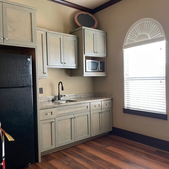 More Photos Of 12516 Cutten Rd, Houston Medical For Lease