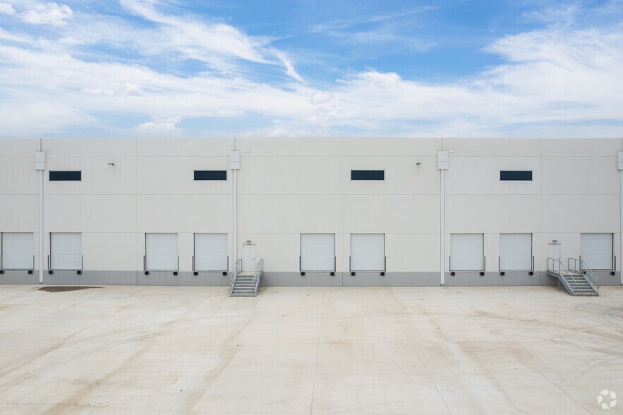 More Photos Of 19121 Marketplace Ave, Kyle Unknown For Lease