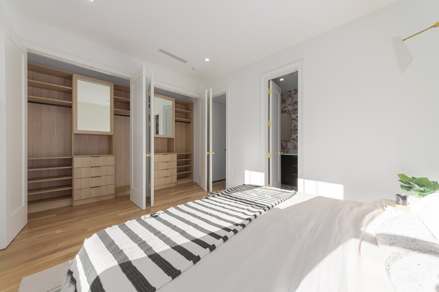 More Photos Of 16 Goodwin Pl, Brooklyn Multifamily For Sale