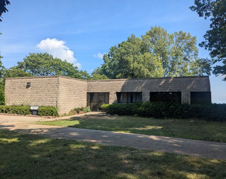 More Photos Of 2526 Bypass Rd, Elkhart Office For Lease
