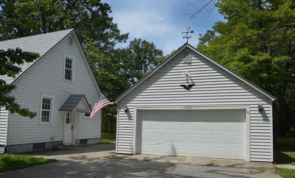 More Photos Of 829 E Eighth St, Traverse City Apartments For Sale