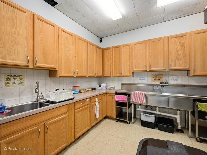 More Photos Of 9000 Kildare Ave, Skokie Specialty For Sale