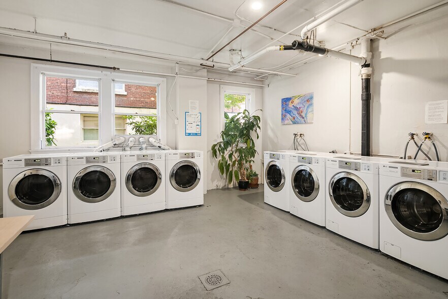 More Photos Of 119 W Roy St, Seattle Multifamily For Sale
