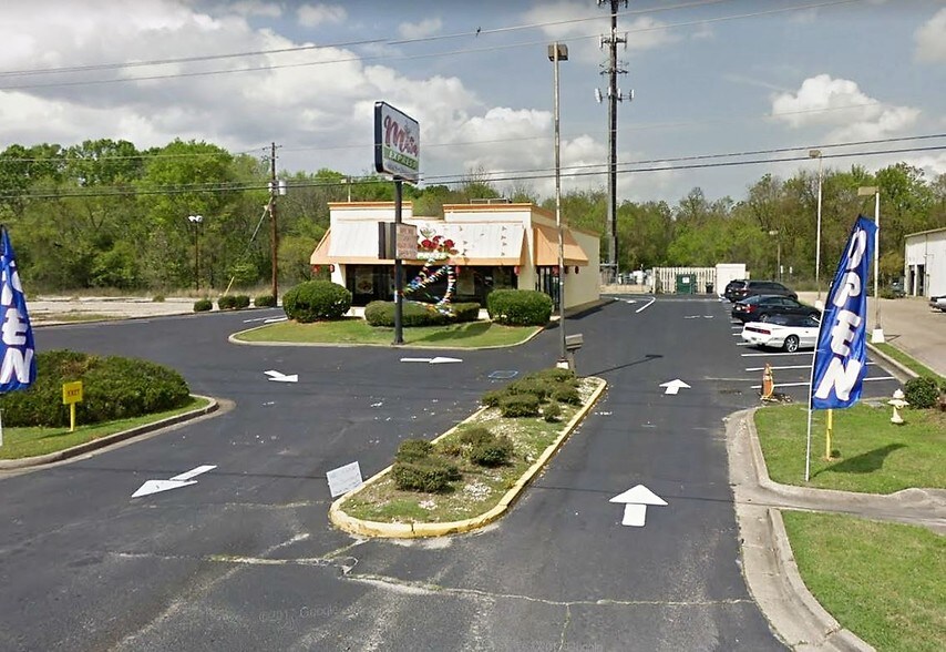 More Photos Of 2217 E South Blvd, Montgomery Fast Food For Lease
