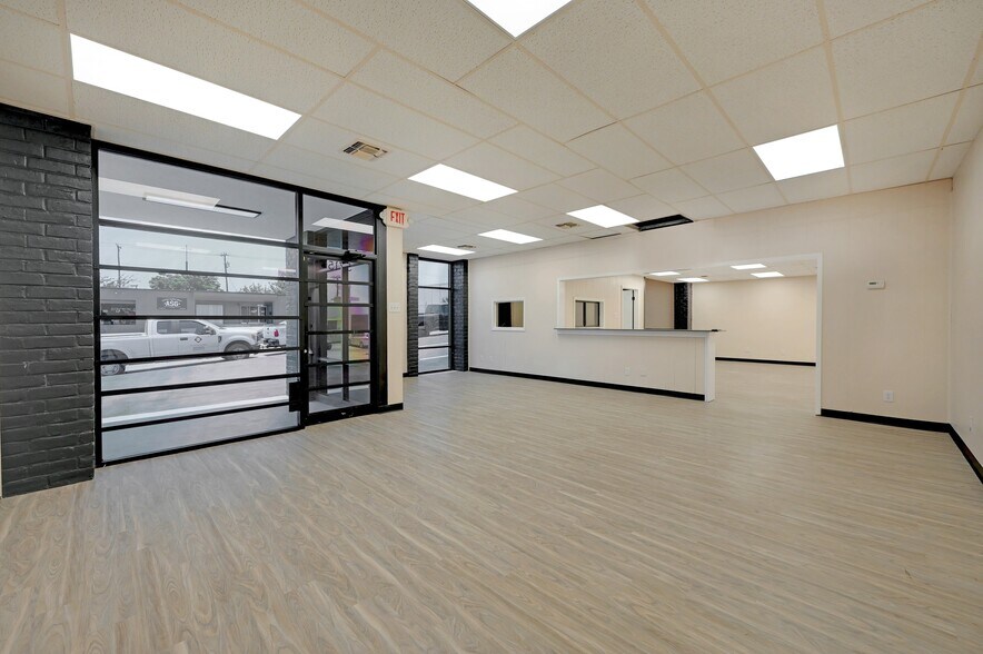 More Photos Of 5715 Kenwick St, San Antonio Warehouse For Lease