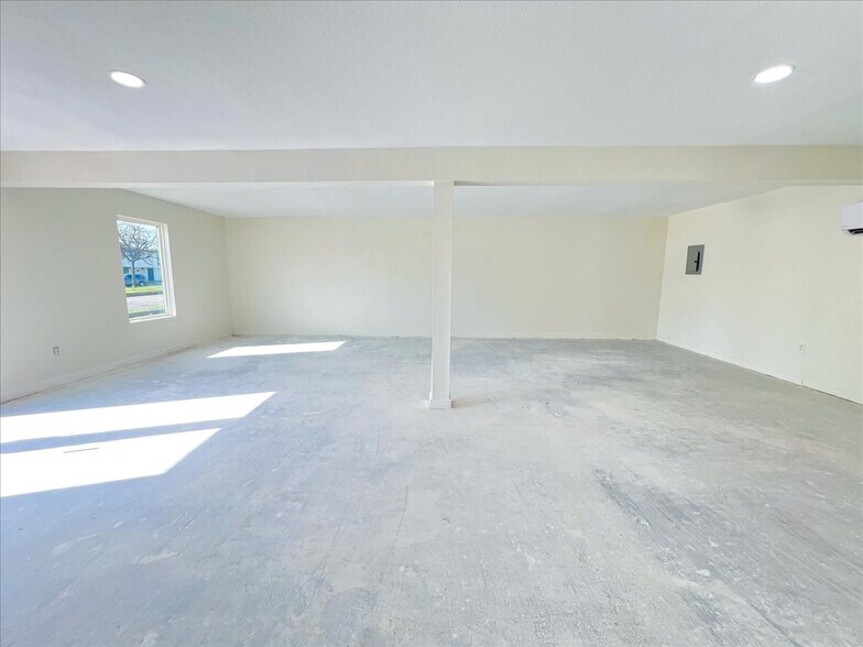 More Photos Of 7704 Irvington Blvd, Houston General Retail For Sale