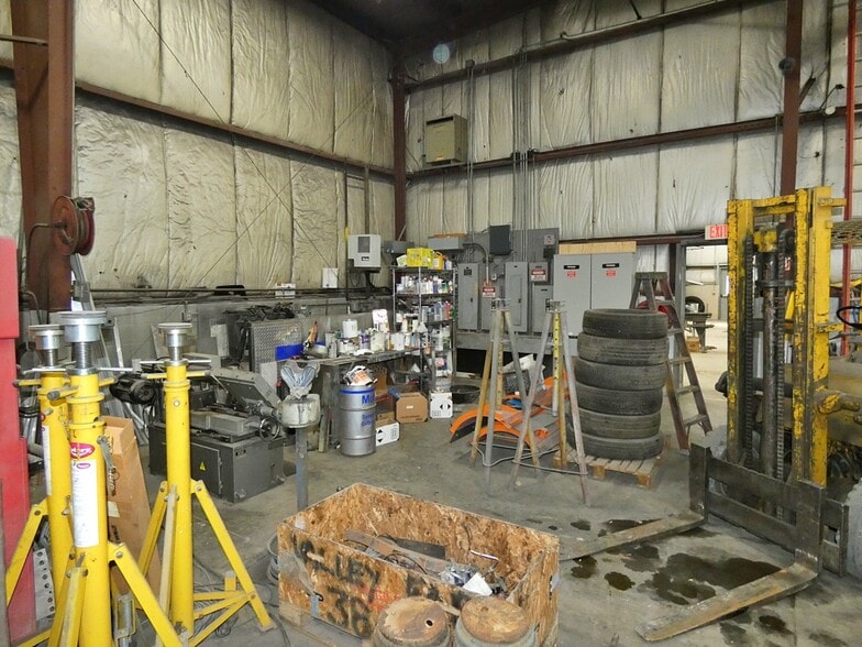 More Photos Of 70 N Gates Ave, Buffalo Truck Terminal For Lease