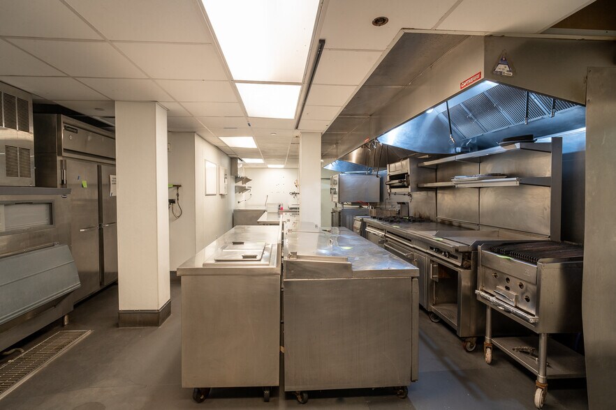 More Photos Of 80 N 6th St, Brooklyn General Retail For Lease
