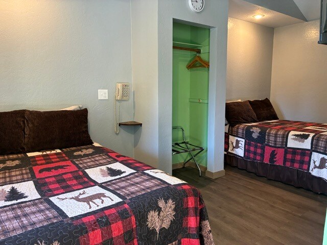 More Photos Of 4112 Redwood Dr, Redway Hotel For Sale