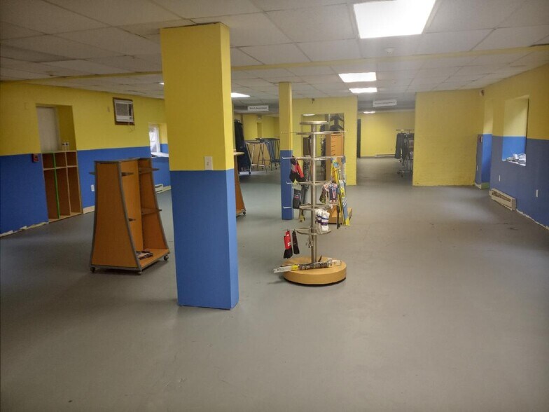 More Photos Of 982 Rubber Ave, Naugatuck Office For Sale