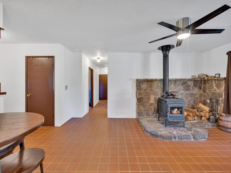 More Photos Of 44434 SE Coalman Rd, Sandy Light Manufacturing For Sale