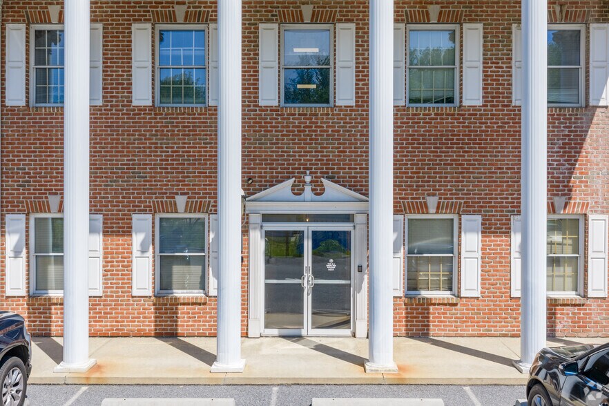 More Photos Of 6 Hearthstone Ct, Reading Medical For Lease