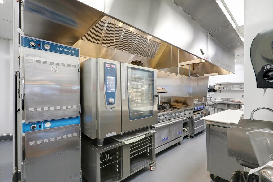 More Photos Of 973 Smith Ave S, Saint Paul Freestanding For Sale