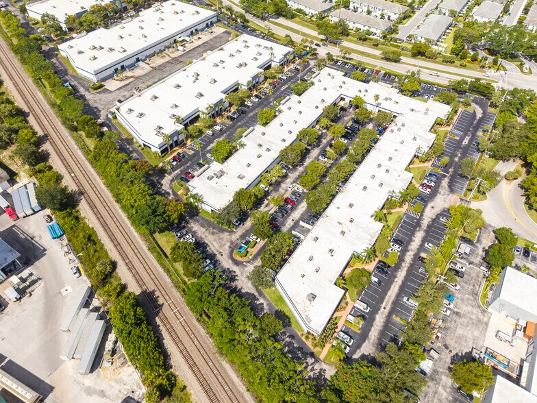 More Photos Of 602 S Military Trl, Deerfield Beach Showroom For Lease