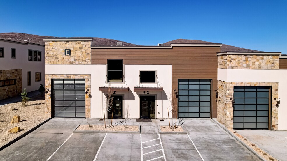 More Photos Of 4554 Forestdale Dr, Park City Light Manufacturing For Sale