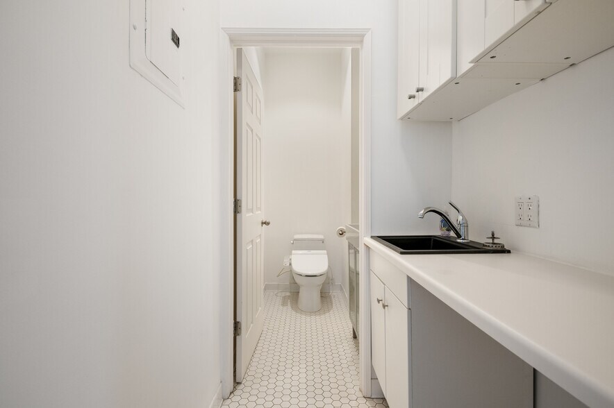 More Photos Of 19 E 75th St, New York Storefront Retail Office For Sale