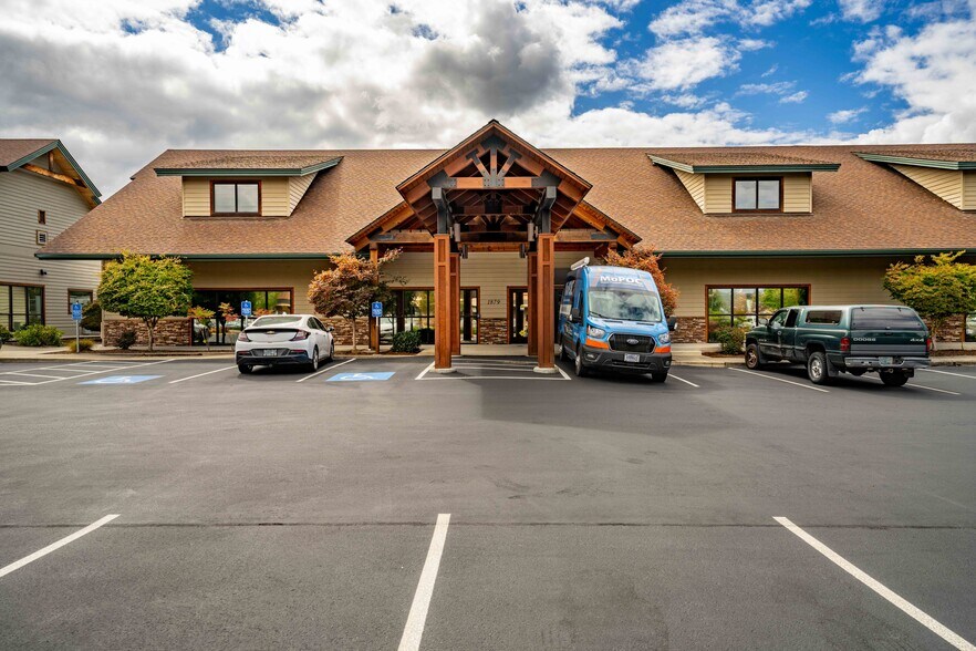 More Photos Of 1879 Williams Hwy, Grants Pass Medical For Sale