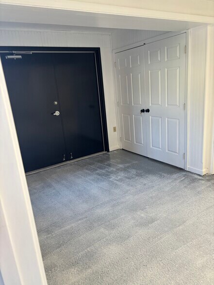 More Photos Of 77 Lawless Rd, Westover Warehouse For Lease