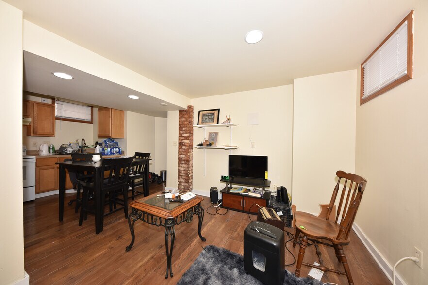 More Photos Of 2940 N Maryland Ave, Milwaukee Apartments For Sale