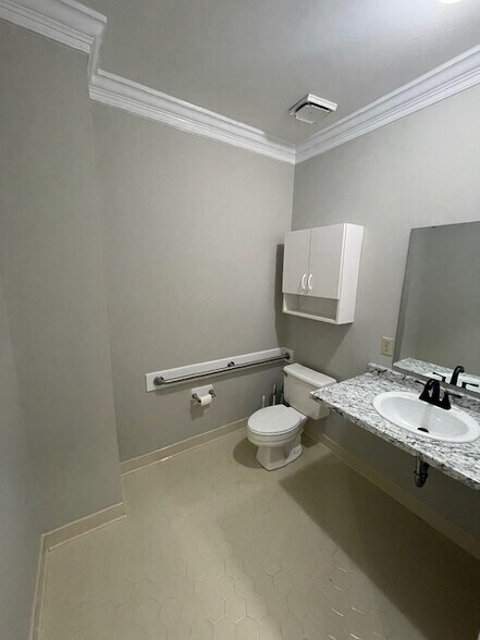 More Photos Of 6512 Six Forks Rd, Raleigh Office Residential For Lease