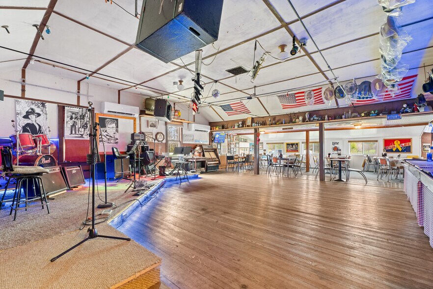 More Photos Of 7930 French Rd, Alpena General Retail For Sale