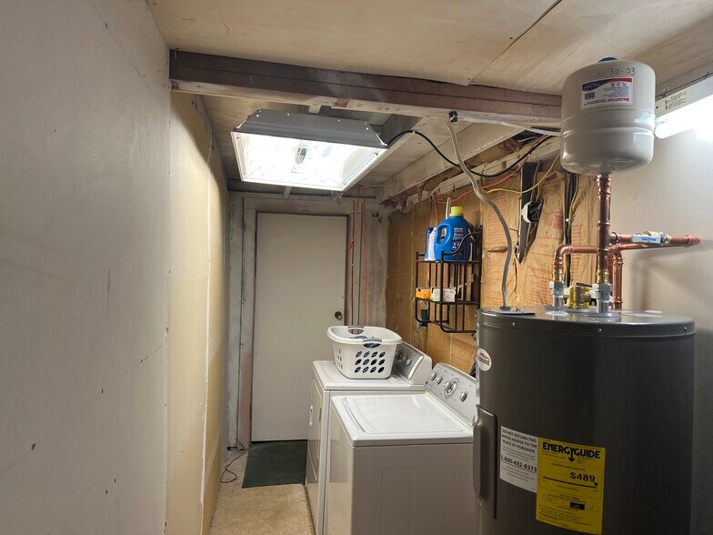 More Photos Of 300 E Broadway Blvd, Johnston City Specialty For Sale