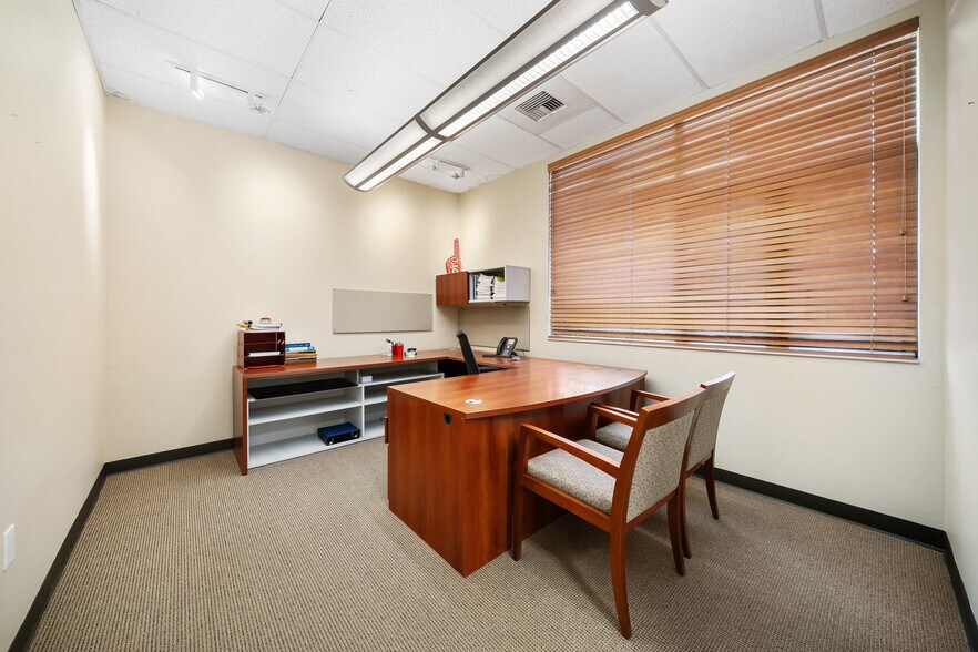 More Photos Of 102 S Vine St, Paso Robles Office For Lease