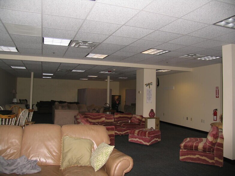 More Photos Of 845 N Main St, Providence Medical For Sale