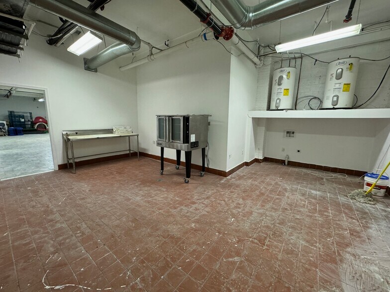 More Photos Of 1600 W Hunting Park Ave, Philadelphia Warehouse For Lease