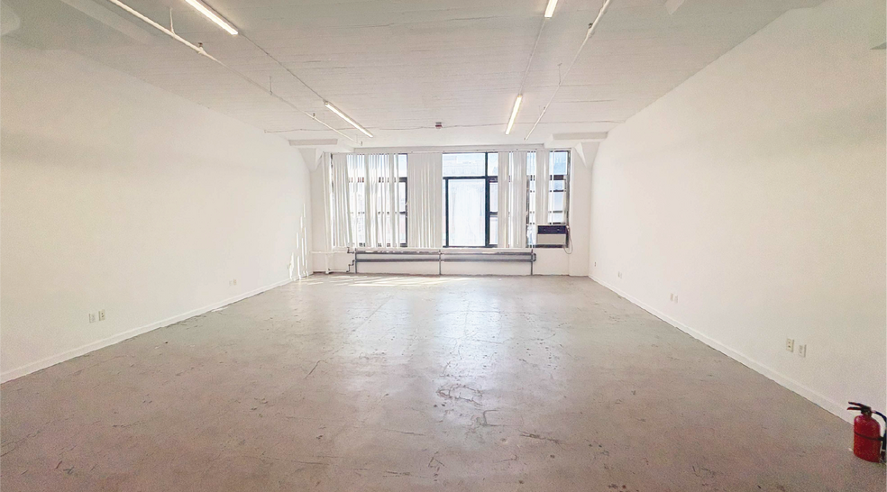 More Photos Of 22-19 41st Ave, Long Island City Light Manufacturing For Lease