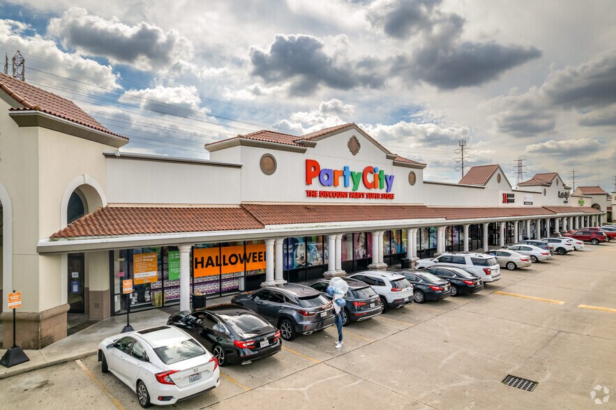 Primary Photo Of 3245-3285 Southwest Fwy, Houston Unknown For Lease