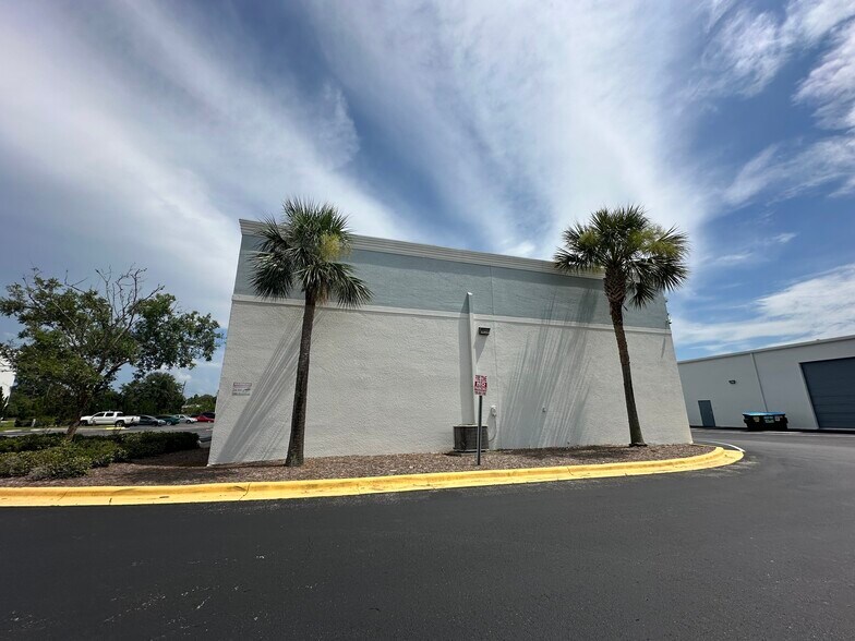 More Photos Of 1280 Hand Ave, Ormond Beach Showroom For Lease