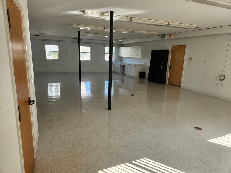 More Photos Of 534-538 S Pineapple Ave, Sarasota Storefront Retail Office For Lease