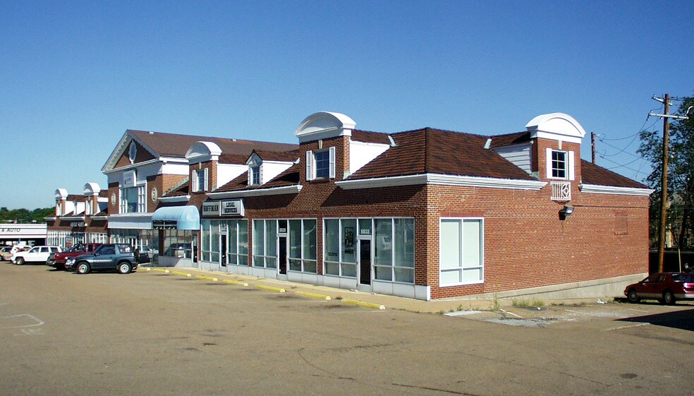 More Photos Of 16 Hampton Village Plz, Saint Louis Unknown For Lease