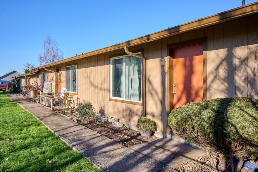 More Photos Of 880 N Pershing St, Mount Angel Apartments For Sale